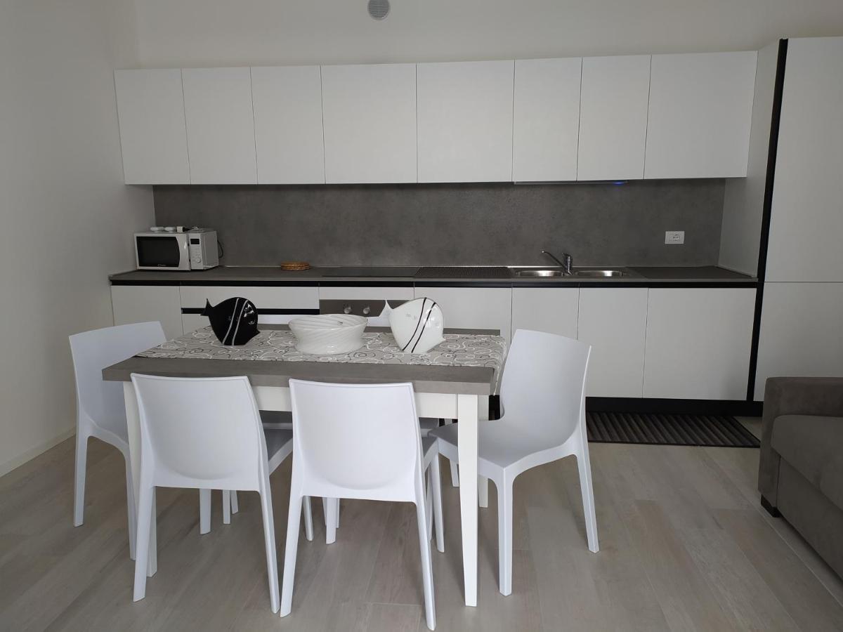 Jesolo Appartamenti F2 - Black And White المظهر الخارجي الصورة