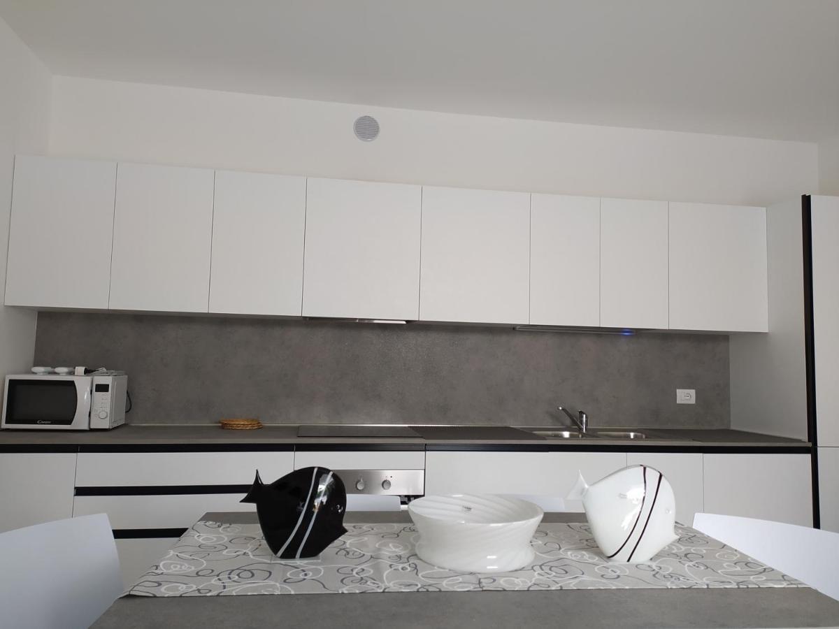 Jesolo Appartamenti F2 - Black And White المظهر الخارجي الصورة