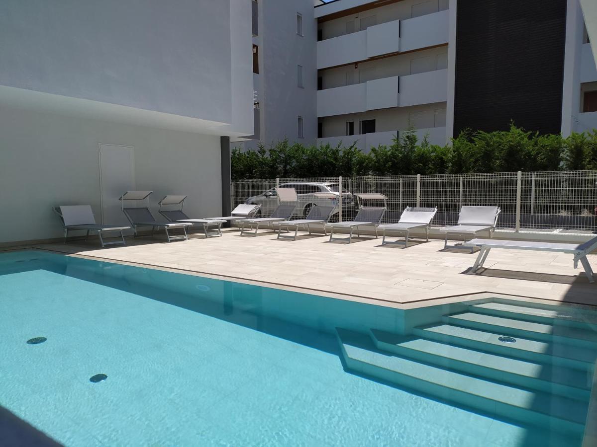 Jesolo Appartamenti F2 - Black And White المظهر الخارجي الصورة